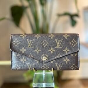 LOUIS VUITTON Monogram Sarah Wallet